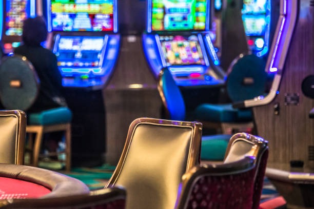 Live baccarat table on mufasa toto with dealer and players